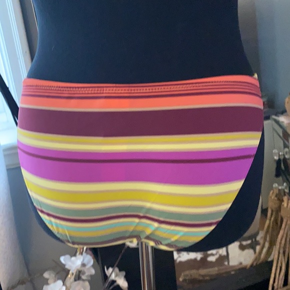 Brilliant stripes bikini - Picture 5 of 9